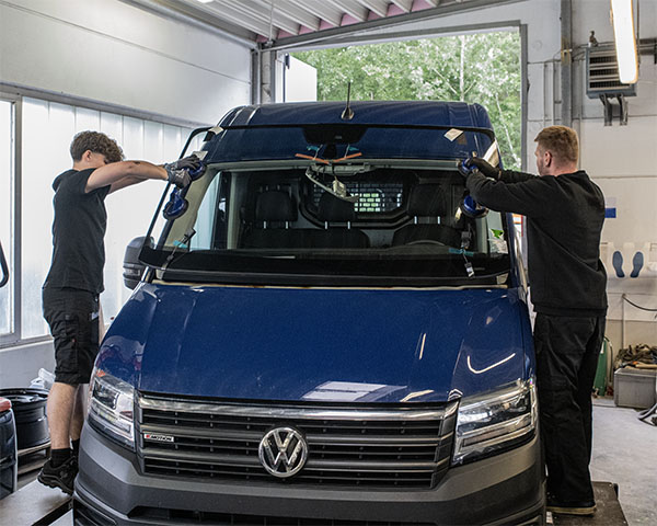 Steinschlag und KFZ-Scheiben Reparatur durch Lackiermeisterbetrieb Daniel Klosky
